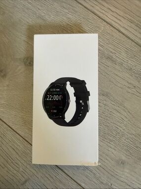 NIB Black Round Smartwatch with Silicone Strap